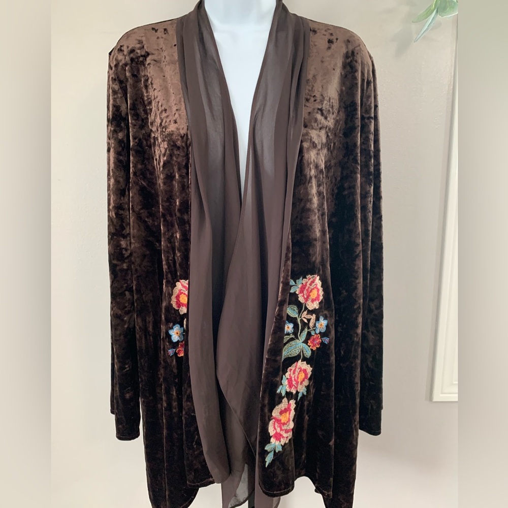 ANDREE BY UNIT Brown Velvet Embroidered Kimono
